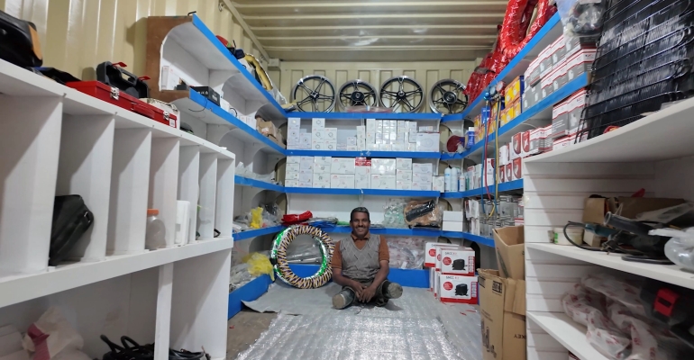 مؤسسة توكل كرمان توفر مقومات النجاح لمهندس في شبوة أقعده المرض صغيرًا وتمكنه من مشروعه الخاص